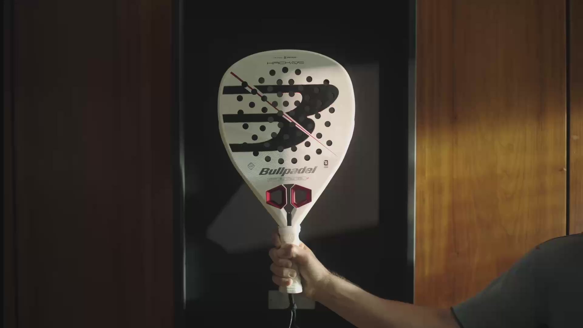 Carica il video: 